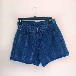 Levis shorts with flowers print embroidery